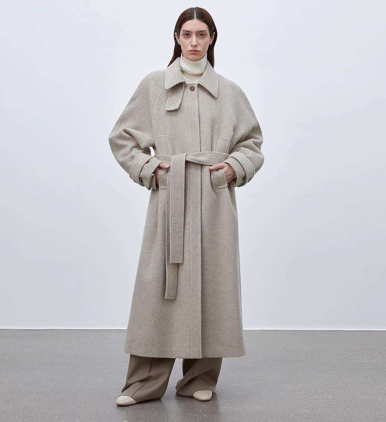 Classic Vintage-Inspired Straight-Cut Raglan Sleeve Coat