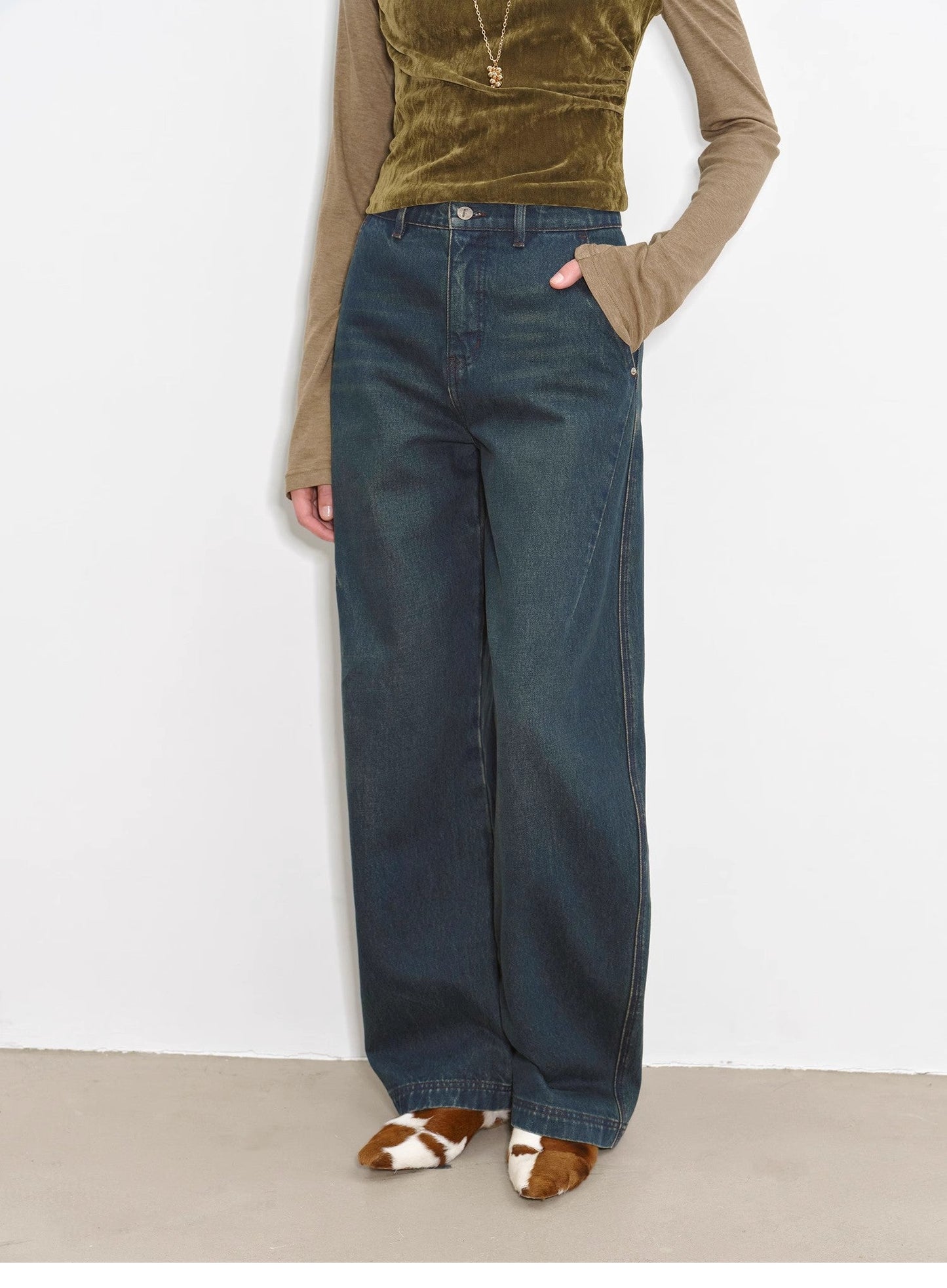 Blue Island Heavy-Duty Distressed, Slim Mid-Rise Curved Knife Cotton Washed Jeans