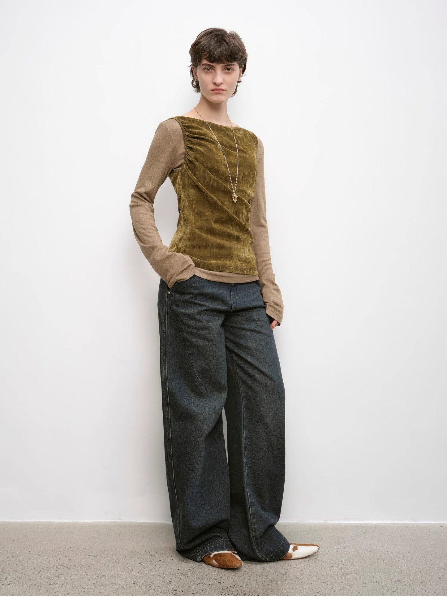 Blue Island Heavy-Duty Distressed, Slim Mid-Rise Curved Knife Cotton Washed Jeans