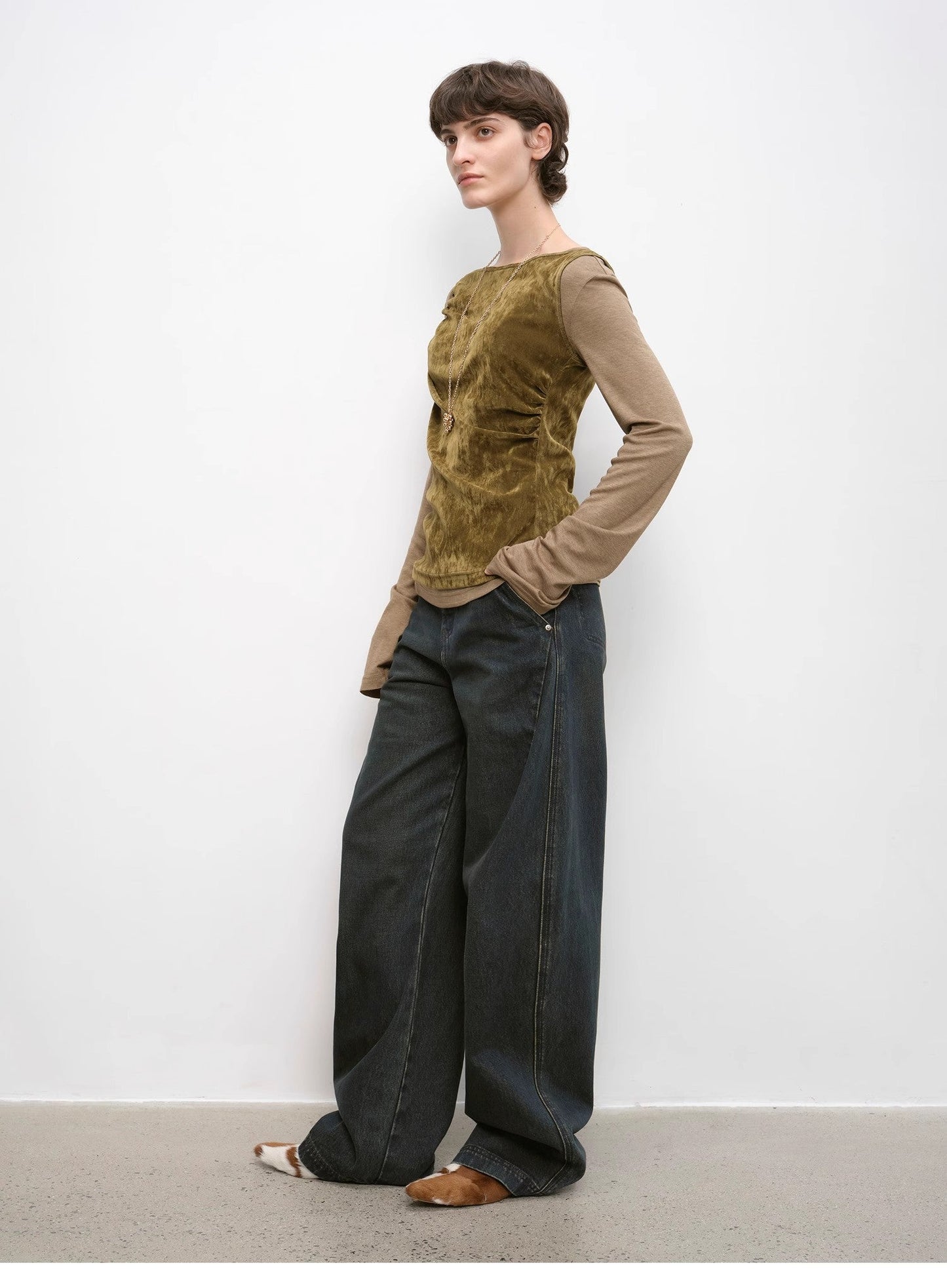 Blue Island Heavy-Duty Distressed, Slim Mid-Rise Curved Knife Cotton Washed Jeans