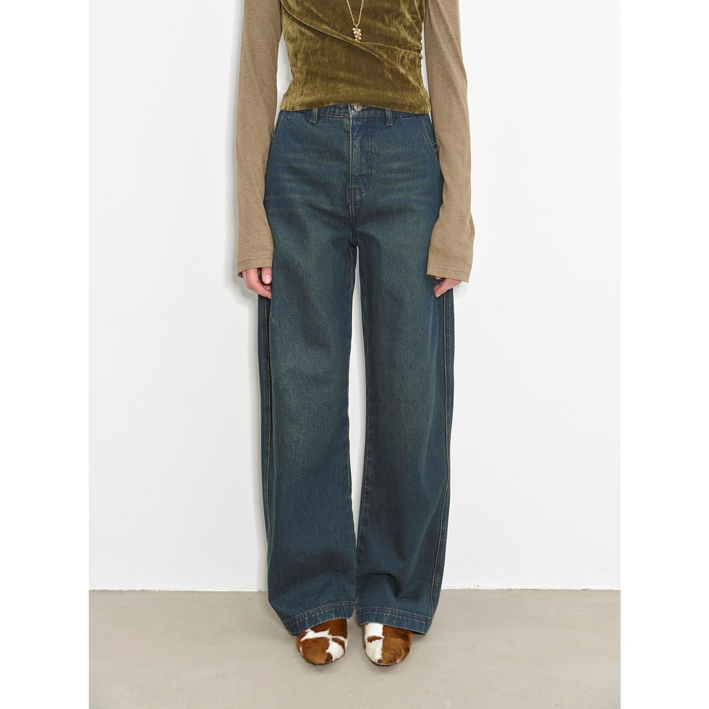 Blue Island Heavy-Duty Distressed, Slim Mid-Rise Curved Knife Cotton Washed Jeans