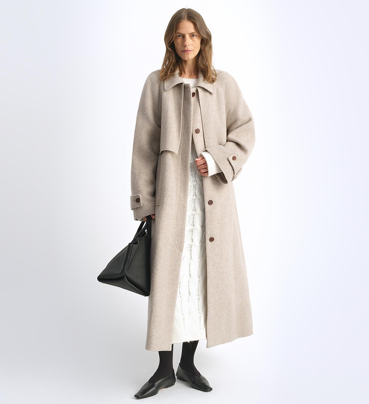 Classic Vintage-Inspired Straight-Cut Raglan Sleeve Coat